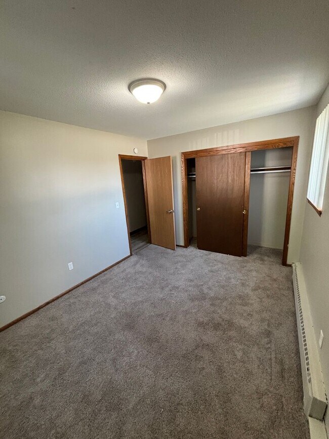 Live at The Oaks of West Saint Paul | Spacious & Comfortable Living, West Saint Paul, MN 55118 - photo 6