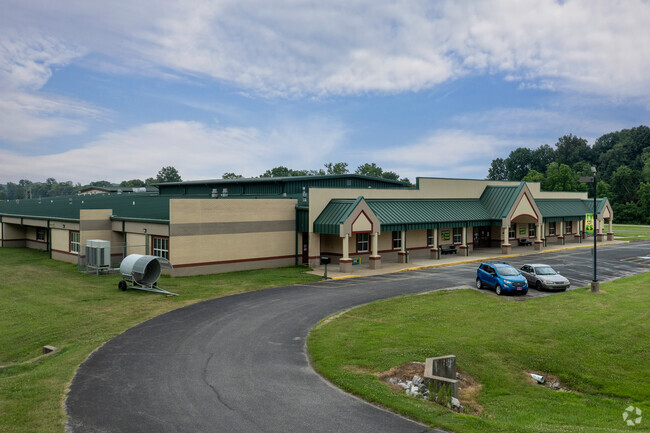 East View Elementary School has a 14 to 1 student to teacher ratio.