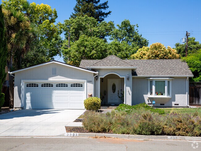 Beautiful White Rancher In The Cory Neighborhood.