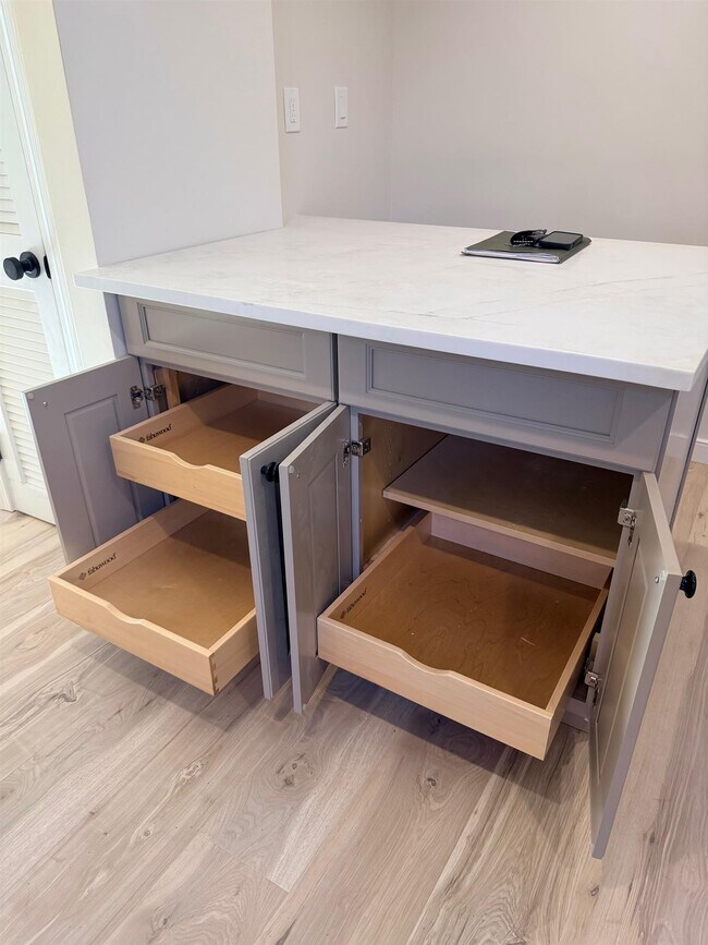 261 Mount Auburn St unit 2, Cambridge, MA 02138 - photo 3