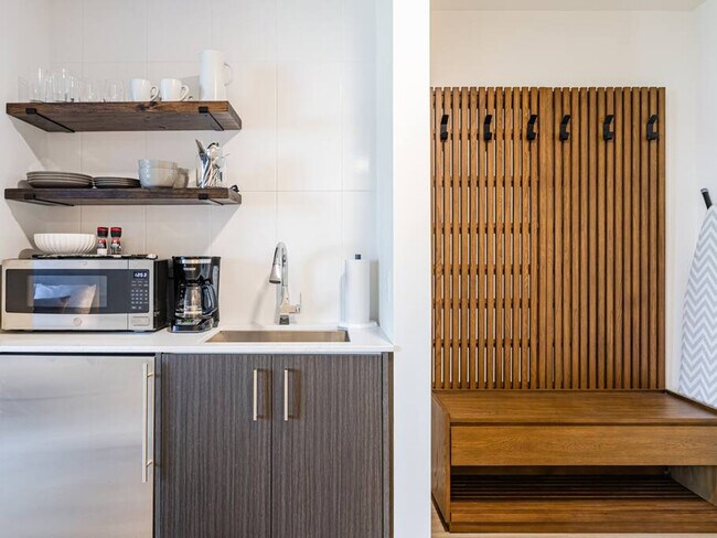 1550 NW Naito Pkwy unit ID1227749P, Portland, OR 97209 - photo 2