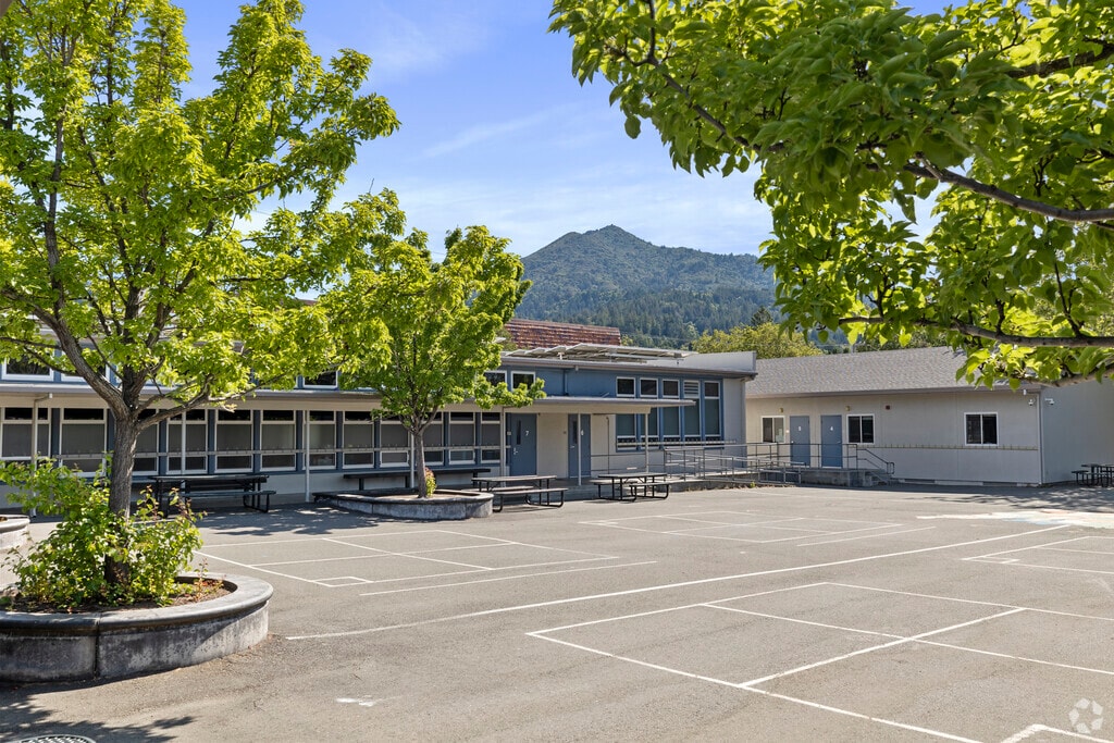 AE Kent Middle School offers outdoor seating for students to enjoy lunch outside.