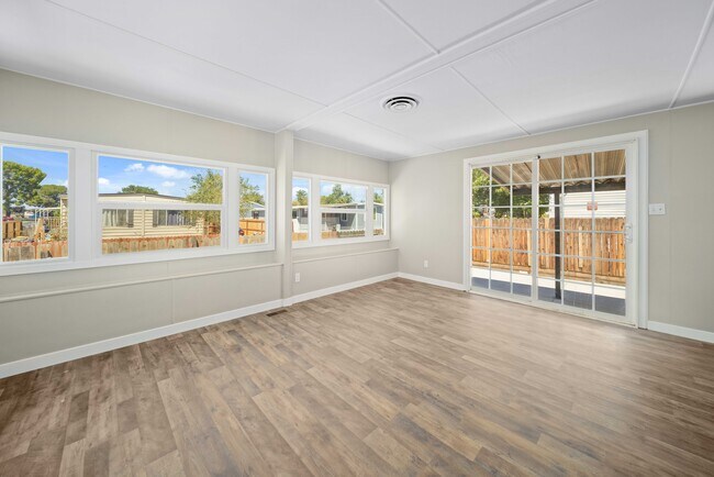 3300 15th St W, Rosamond, CA 93560 - photo 4