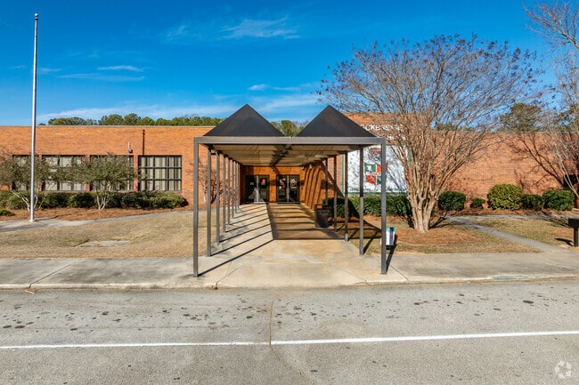 Stockbridge Middle School is located in Stockbridge.