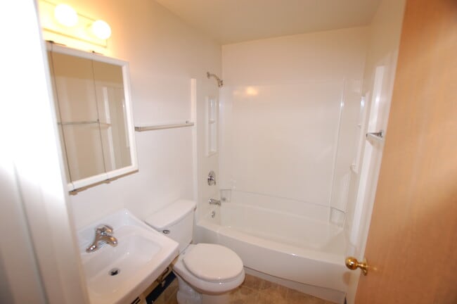 1304 19 1 2 St S, Moorhead, MN 56560 - photo 4