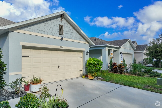 These quaint contemporary homes in DeLand have beautiful manicured lawns.