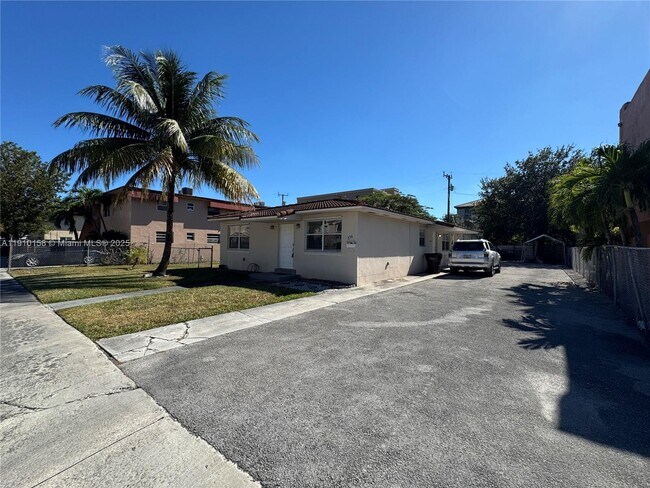 334 E 2nd St, Hialeah, FL 33010 - photo 2