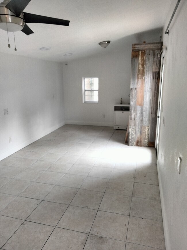 ENTRY TO LIVING ROOM