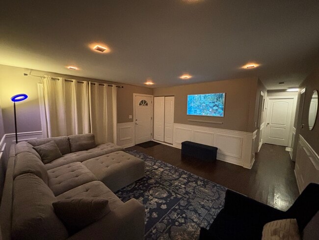 Living room / hallway (furnished)