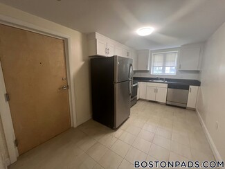 8 Captain Parker Arms Unit 1, Lexington, MA 02421
