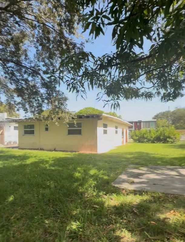 1545 NE 128th St, North Miami, FL 33161