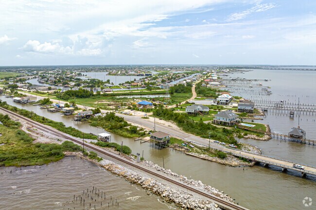 Highway 11 gives easy access to Eden Isle.