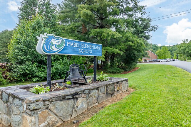 Mabel Elementary School emphasizes a well-rounded curriculum including arts, literacy, STEM, and social Studies.