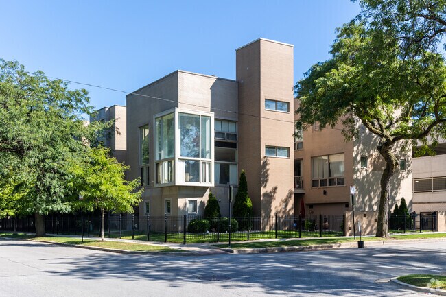 Lake Meadows features a very select few amount of townhouses.