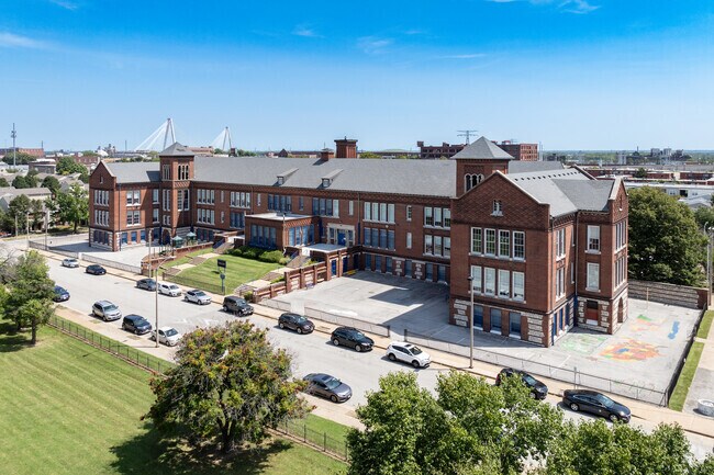 Patrick Henry Elementary School prioritizes learning and collaboration.