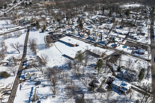 W.F. Prior Elementary School in Oneida has 202 students in grades PK, K-5 (2024).