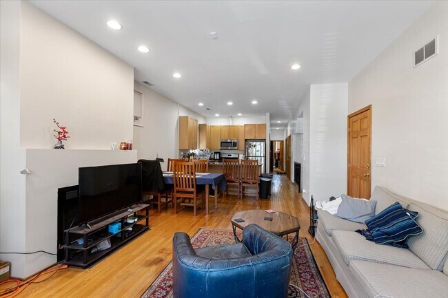 2338 N Greenview Ave unit 1, Chicago, IL 60614 - photo 4