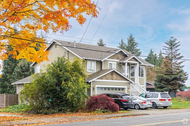 Sprinkled amongst older homes are also newer, contemporary builds in Pinehurst.