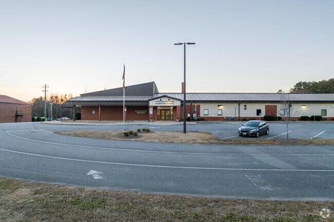 Hamilton Crossing Elementary has an overall grade of B on Niche.