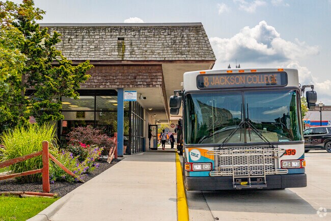 Jackson Area Transit Authority connects Vandercook Lake with Jackson’s city amenities.