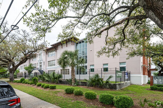 Andrew Wilson Charter School has a C-minus Niche rating.