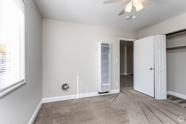 1BR, 1BA - 515-620 SF