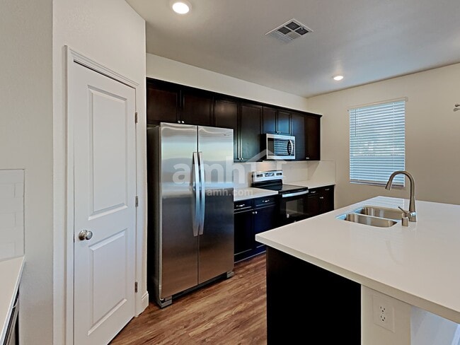 6031 Schmidt St, North Las Vegas, NV 89081 - photo 4