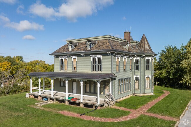 Homeowners with a knack for handy work enjoy renovating historic homes in Overlook.