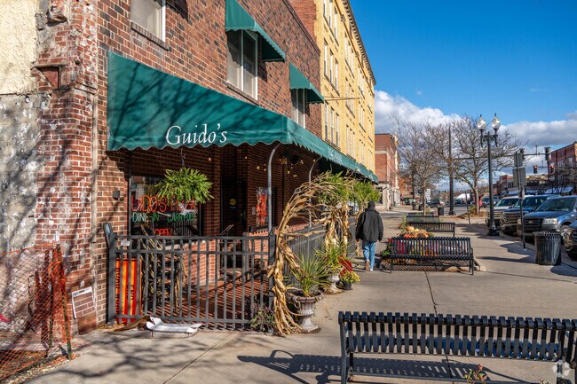 Guido's Italian Restaurant in Ravenna  is a popular destination for take out or dine in.