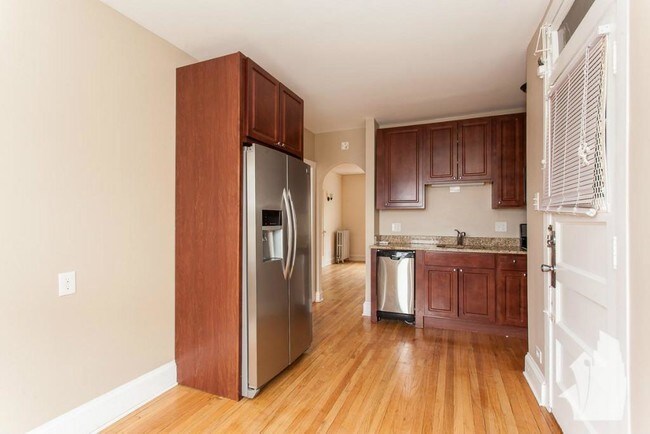 2100 W Ainslie St unit 2E, Chicago, IL 60625 - photo 2