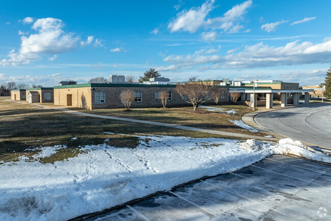 Glenwood Middle School in Glenwood helps students succeed.
