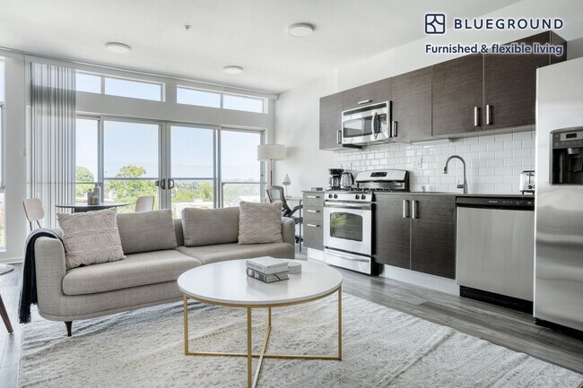 4133 Redwood Ave unit FL3-ID1081, Los Angeles, CA 90066 - photo 2