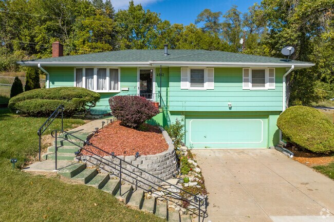 Fort Redman consists predominantly of raised ranch homes set in the neighborhood's hills.