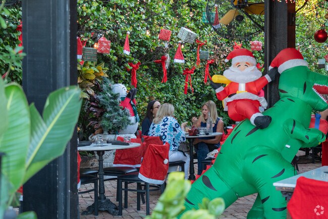 Ocean avenue offers Lantana Pines residents a variety of dining locations.