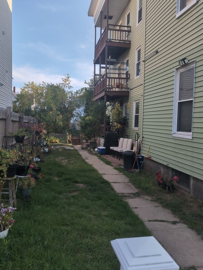 367 Spruce St unit 2, Manchester, NH 03103 - photo 6