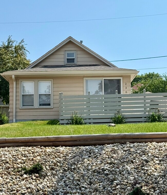 236 S 78th St, Milwaukee, WI 53214