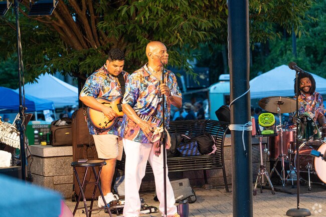 Richie Rich & the 24 Karat Funk bring classic hits to Hyde Park Bridgefest.