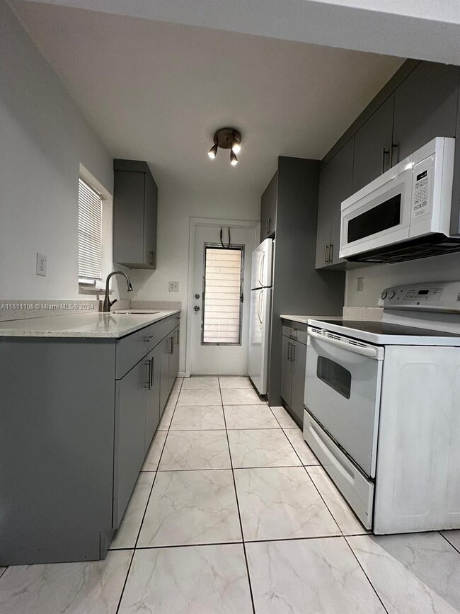 2005 Jefferson St Unit 205, Hollywood, FL 33020