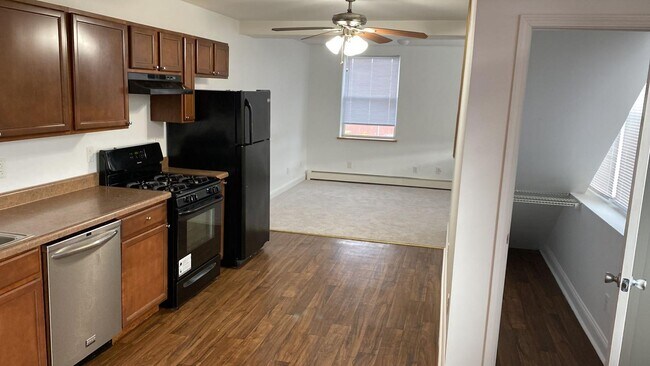 211 W State St unit 4, Johnstown, NY 12095 - photo 4