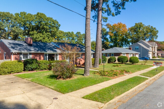 Homes in River Forest Shores/Wayside Manor have nice sized front yards.