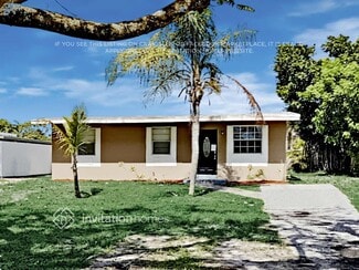 67 Davis Rd, Palm Springs, FL 33461