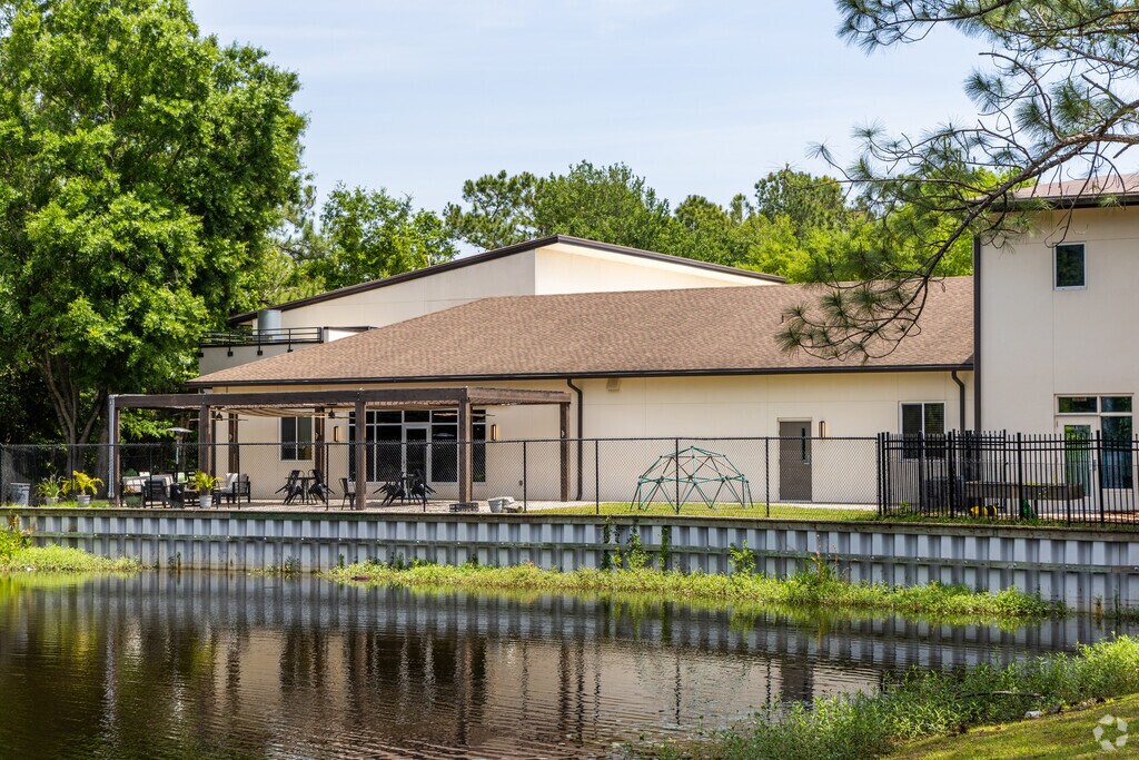 Children can eat lunch by the water at Chabad Lubavitch of Southside.