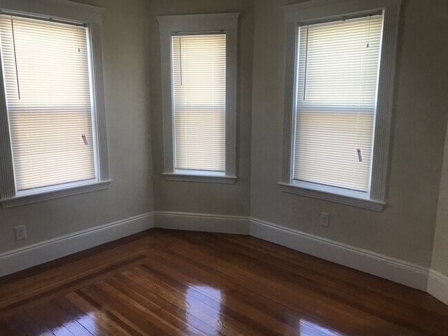 40 Cedar St unit 40-2, Malden, MA 02148 - photo 6