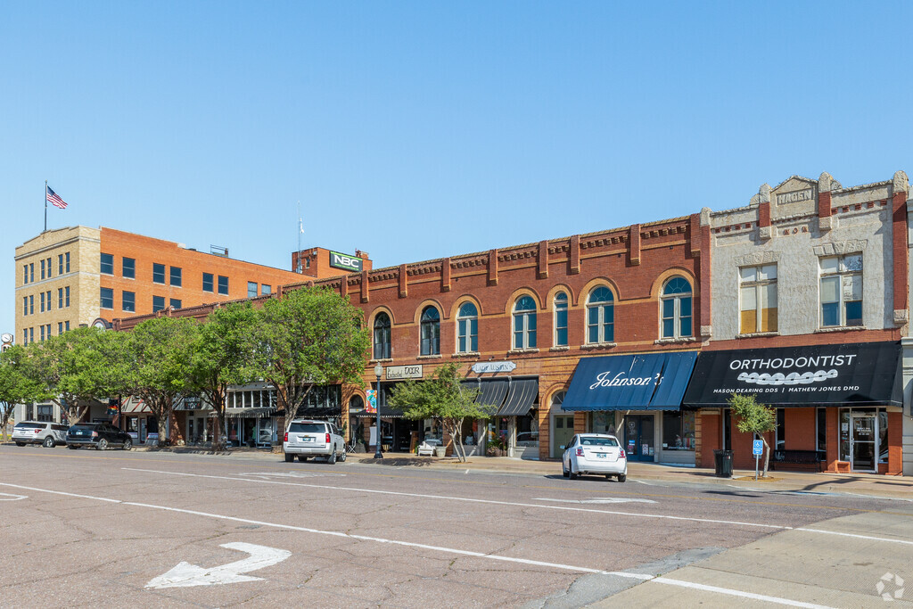 In 1891, a flood forced locals to seek high ground and with the move, Altus was named.