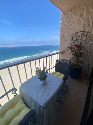 727 Esplanade Unit 304, Redondo Beach, CA 90277