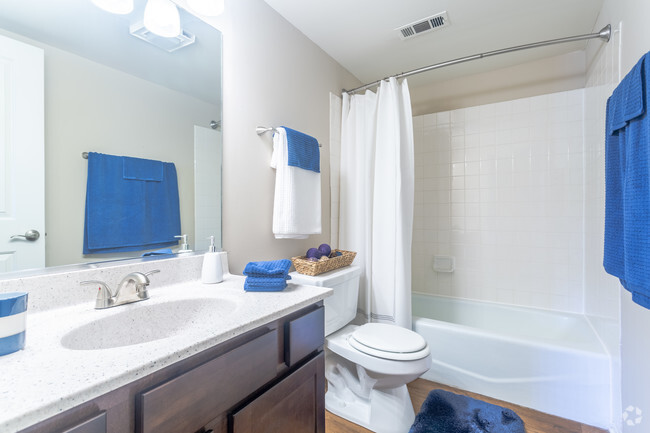 1BR,1.5BA,800SF