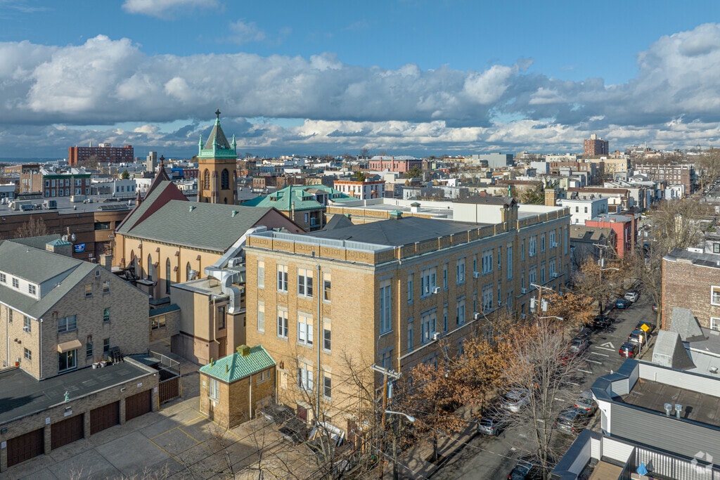 M.E.T.S is a Charter Middle & High School in the Heights of Jersey City, NJ.