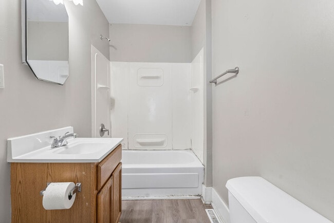 625 W 10th Ave, Oshkosh, WI 54902 - photo 7