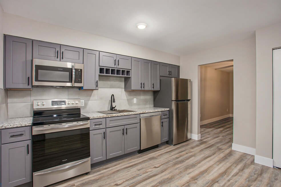 174 S Fremont St NE unit 1, Rockford, MI 49341 - photo 1