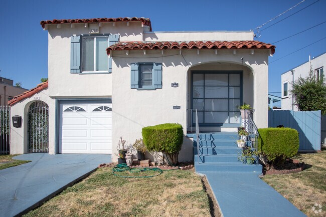 The older bungalows in Arroyo Viejo are well-kept and have tons of character.
